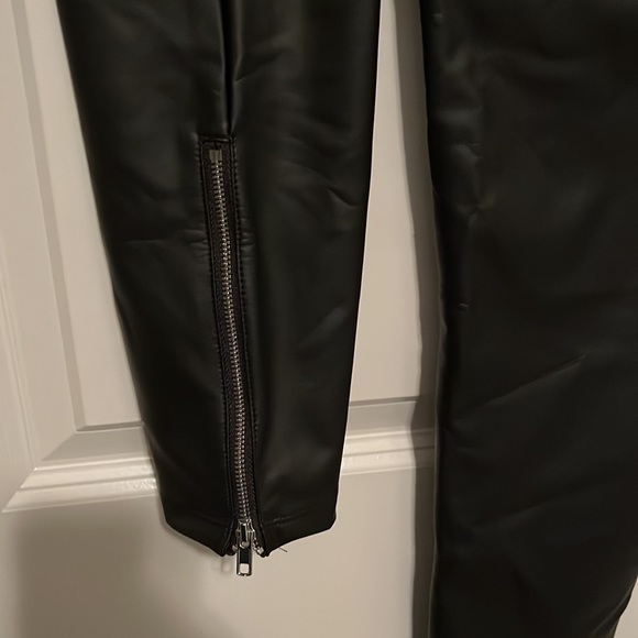Faux Leather Leggings Size L/G - Picture 3 of 3